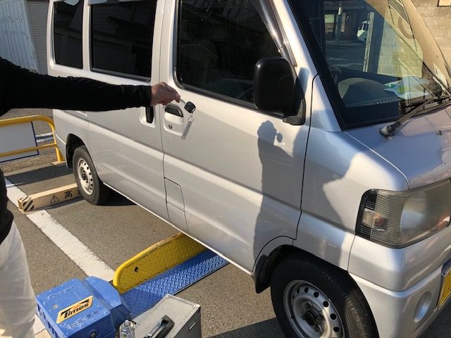 車内からカギを取り出しました