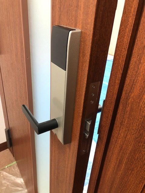ミワ U9TK4LT自動施錠取付完成